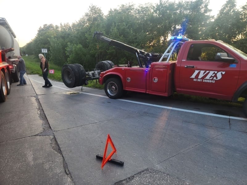 I-55 tow truck
